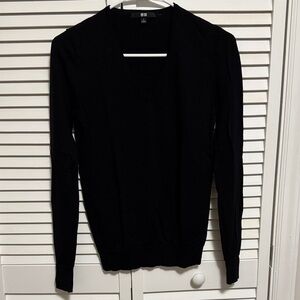 Uniqlo Merono Wool V-Neck Sweater Black